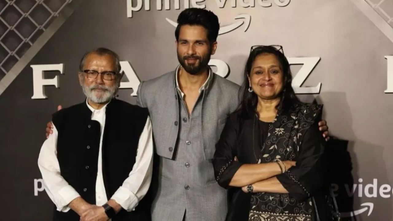 પાઠક અટક ખાસ કરીને એવા બ્રાહ્મણો માટે વપરાય છે. જેઓ શાસ્ત્રોના વિદ્વાન અને જાણકાર હતા. આ લોકોને મંદિરો, ગુરુકુળો અથવા શાહી દરબારોમાં પાઠ અને પૂજા માટે નિયુક્ત કરવામાં આવતા હતા.