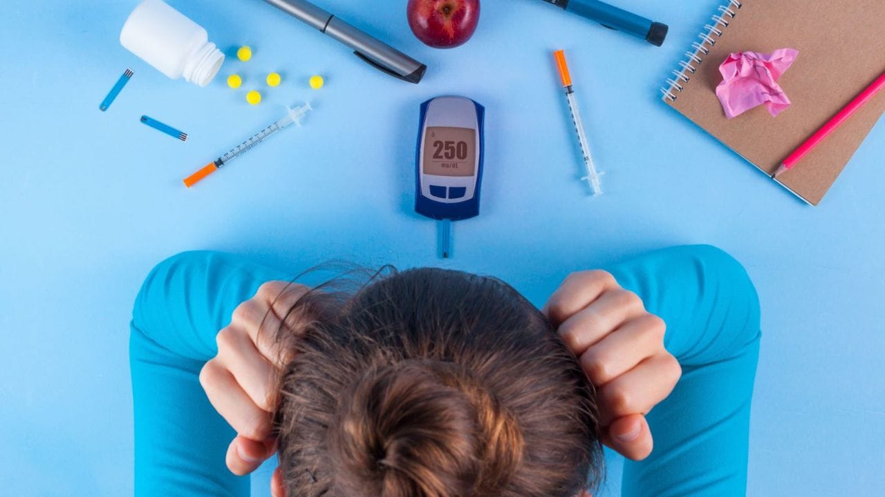 ખાસ કરીને જમ્યા પછી ચાલો - જમ્યા પછી માત્ર 15 મિનિટ ચાલવાથી બ્લડ સુગર ઓછી થઈ શકે છે. દરરોજ 8,000-10,000 પગલાં પૂર્ણ કરો. લંચ અને ડિનર પછી 10 થી 15 મિનિટ ચાલવું.