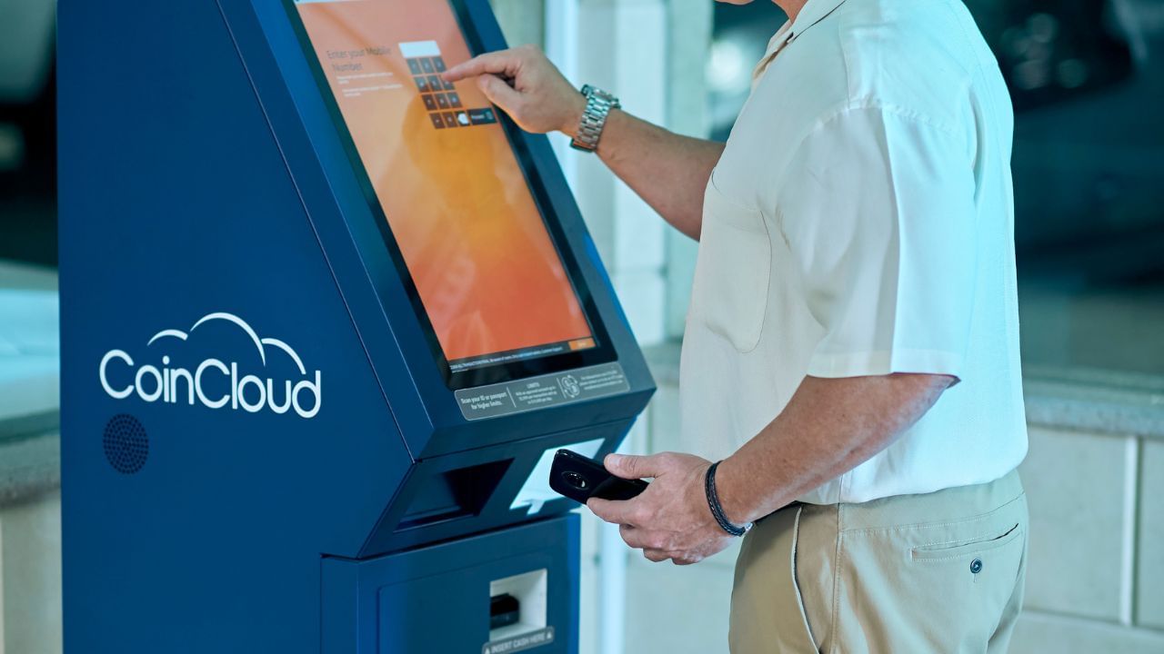 તમે ATM નો ઉપયોગ કરીને તમારા યુટિલિટી બિલ પણ ચૂકવી શકો છો. જો કે, તમે દરેક બિલ ચૂકવી શકતા નથી. તમારે પહેલા તપાસ કરવી પડશે કે જે કંપનીનું બિલ તમે ચૂકવવા માંગો છો તેનું બેંક સાથે જોડાણ છે કે નહીં.