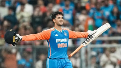 ભારતીય ક્રિકેટર અભિષેક શર્મા તેની વિસ્ફોટક બેટિંગ માટે જાણીતો છે. તે હાલમાં ભારતીય ક્રિકેટના ઉભરતા સ્ટાર્સમાંનો એક છે. તેની આક્રમક બેટિંગે તેને માત્ર મેદાન પર જ નહીં પરંતુ બ્રાન્ડ્સની નજરમાં પણ ખાસ બનાવ્યો છે. જેના કારણે તેણે મોટી ડીલ પર હસ્તાક્ષર કર્યા છે.