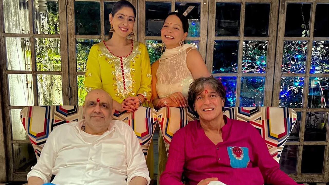 અહાન પાંડે બોલિવુડના ફેમસ પરિવાર સાથે સંબંધ ધરાવે છે. તે ચંકી પાંડેના ભાઈ ચિક્કી પાંડેનો દીકરો અને અલાના પાંડેનો નાનો ભાઈ છે. આ સિવાય તે બોલિવુડ અભિનેત્રી અનન્યા પાંડેનો પતિરાઈ ભાઈ છે.