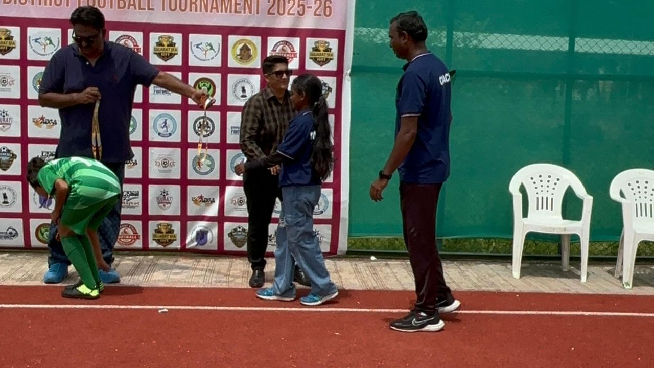 પ્રથમ મુકાબલામાં ભાવનગર DFA સામે અમદાવાદ DFAએ 20-0થી ભવ્ય વિજય મેળવી પોતાનો દાવો મજબૂત કર્યો હતો.