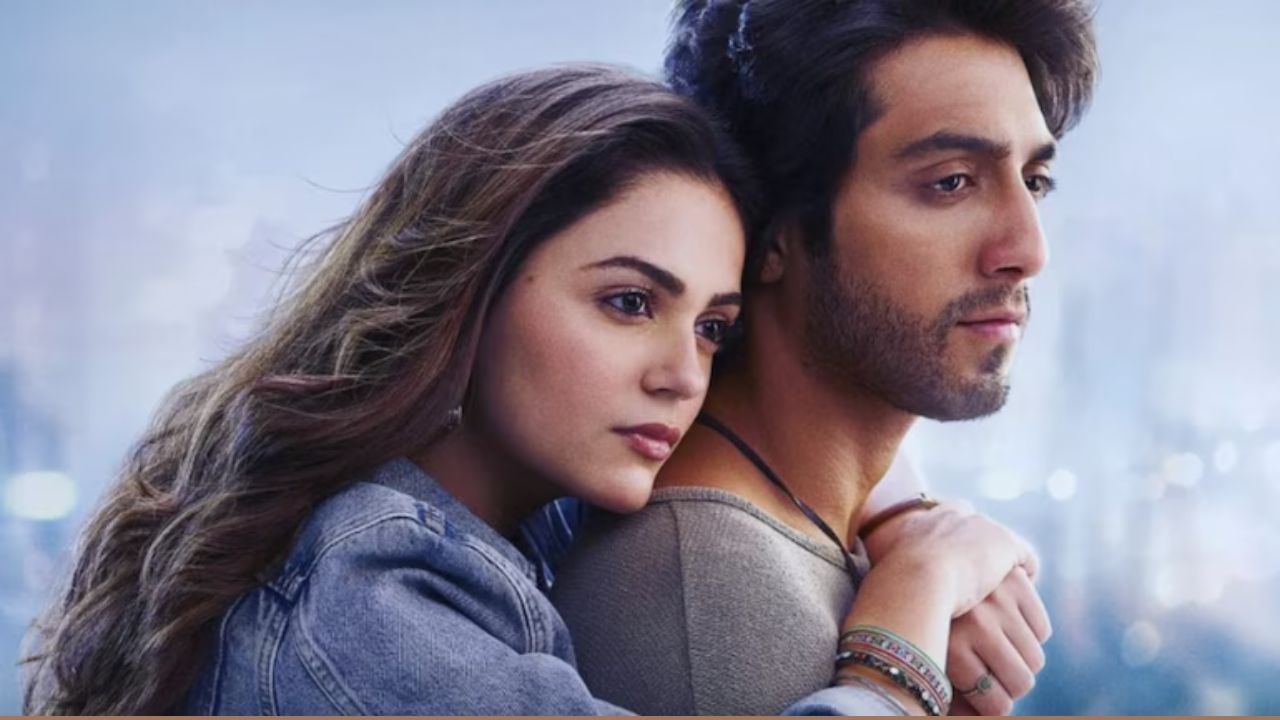 સૈયારા અનિતની કારકિર્દીમાં એક મોટો વળાંક સાબિત થયો અને ફિલ્મમાં તેને મુખ્ય ભૂમિકા મળી. આ ફિલ્મ લોકોને ખુબ પસંદ આવી રહી છે, તે સાથે અહાન અને અનિતની જોડી અને એક્ટિંગના પણ લોકો ખુબ વખાણ કરી રહ્યા છે. તેમજ ફિલ્મની સ્ટોરીએ ફેન્સ આશિકિ અને આશિકિ 2 ફિલ્મની યાદ અપાવી દીધી છે