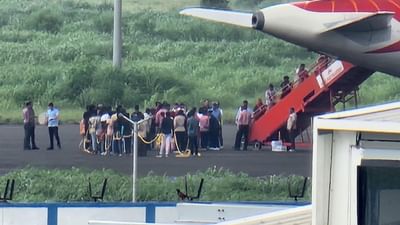 Breaking News : અમેરિકાની સ્ટાઈલમાં ગેરકાયદે રહેતા 250 બાંગ્લાદેશીને કરાયા ડિપોર્ટ, જુઓ Video