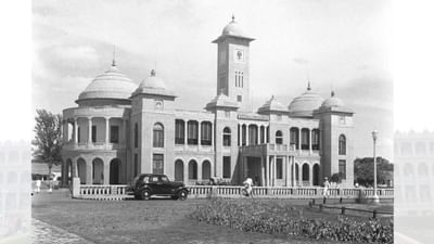 1537ના આસપાસ, કેમ્પે ગોવડા (1510–1570) દ્વારા બેંગલુરુ શહેરની સ્થાપના કરવામાં આવી હતી, એવું ઇતિહાસકારો માને છે. જો આપણે વધુ પ્રાચીન સમય તરફ નજર કરીએ, તો પુરાણોમાં આ સ્થળને 'કલ્યાણપુરી' અથવા 'કલ્યાણનગર' તરીકે ઓળખવામાં આવતું હતું.  (Credits: - Wikipedia)