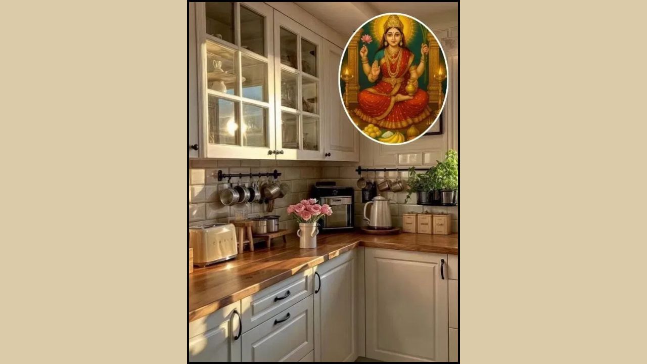 રસોડામાં દીવો પ્રગટાવતી વખતે ધ્યાન રાખો કે, દીવો પૂર્વ દિશા તરફ જ હોય. પૂજા સ્થાન પર દીવો પ્રગટાવતી વખતે, "ૐ વિષ્ણુવે નમઃ" મંત્રનો જાપ કરો.