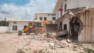 બિન-મુસ્લિમ છોકરીઓનું ધર્મપરિવર્તન કરનાર છાંગુરની આલિશાન હવેલી પર ચાલ્યું યોગીનુ બુલડોઝર