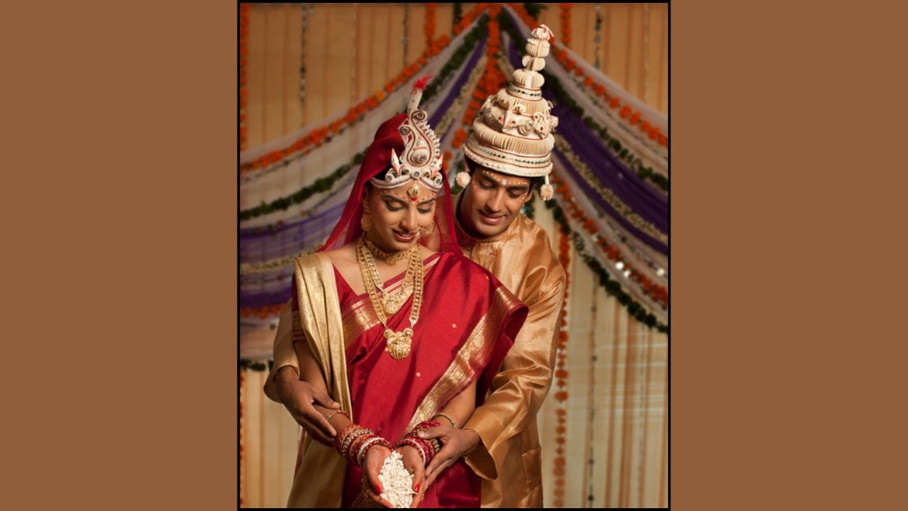 ટૂંકમાં કહીએ તો, મેરેજ બ્યુરોનો બિઝનેસ ઓછા રોકાણમાં શરૂ થઈ શકે તેમ છે. આ બિઝનેસમાં સારો નફો મળે છે, સમાજમાં માન વધે છે અને વ્યક્તિગત સંતોષ પણ મળી રહે છે. 