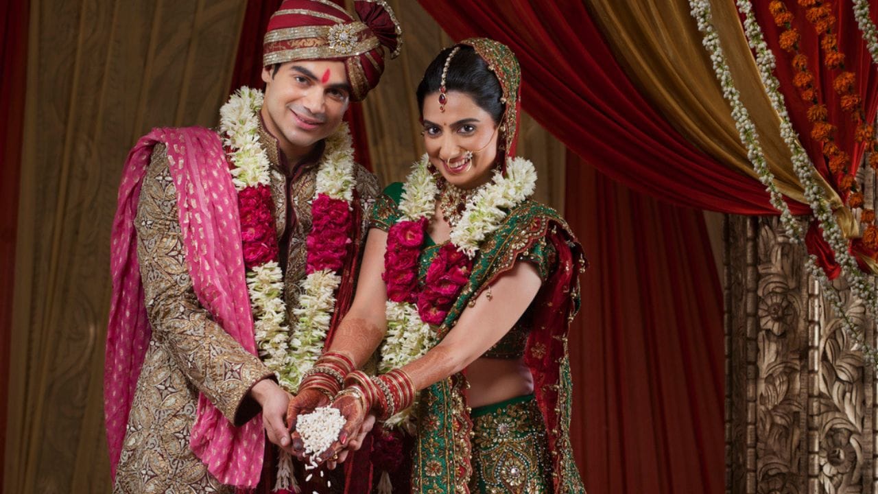 દસ્તાવેજોની વાત કરીએ તો આધારકાર્ડ, પાનકાર્ડ, ટ્રેડ લાઈસન્સ, MSME/Udyam રજિસ્ટ્રેશન અને જો ઓફિસ ભાડે લીધી હોય તો રેન્ટ એગ્રીમેન્ટની જરૂર પડશે.