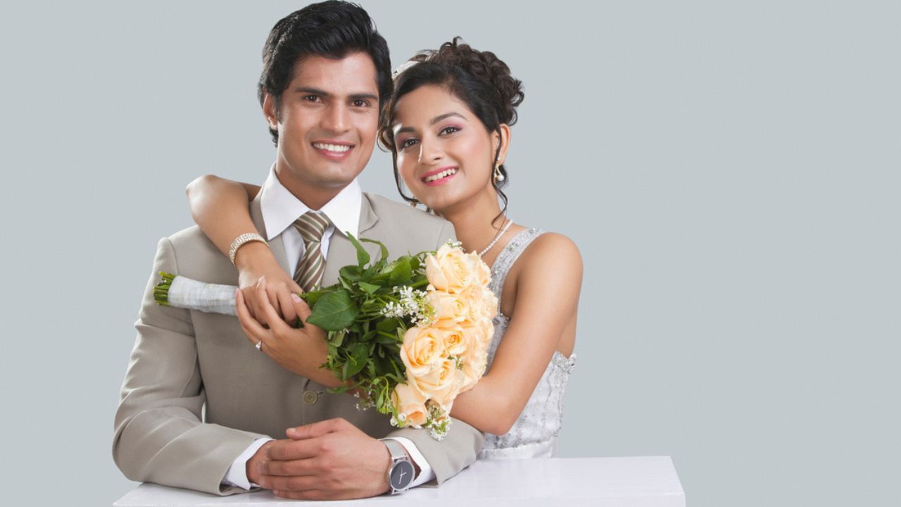 મેરેજ બ્યુરો શરૂ કરતા પહેલા તમારા વિસ્તારમાં કઈ જાતિના કે કયા ધર્મના લોકો જીવનસાથી શોધી રહ્યા છે, આસપાસના સમાજમાં લોકોની જરૂરિયાત કેવી છે અને કયા લોકોને ખાસ સેવા આપી શકાય છે એ નક્કી કરવાથી મેરેજ બ્યુરોની સર્વિસ વધુ લોકપ્રિય બની શકે છે.