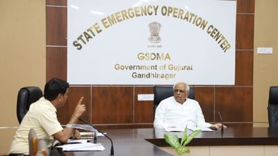 ભારે વરસાદના પગલે CM ભૂપેન્દ્ર પટેલે સ્ટેટ ઈમરજન્સી કંટ્રોલરૂમની લીધી મુલાકાત, ઉત્તર ગુજરાતના જિલ્લા કલેકટરો સાથે કરી વાતચીત, જુઓ Video ભારે વરસાદના પગલે CM ભૂપેન્દ્ર પટેલે સ્ટેટ ઈમરજન્સી કંટ્રોલરૂમની લીધી મુલાકાત, ઉત્તર ગુજરાતના જિલ્લા કલેકટરો સાથે કરી વાતચીત, જુઓ Video