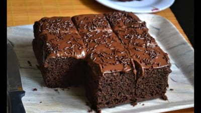 જો તમે સ્વસ્થ અને સ્વાદિષ્ટ કેક ખાવા માંગતા હોવ તો ચોકલેટ વ્હીટ કેક શ્રેષ્ઠ છે. આ કેક મેંદાના લોટને બદલે ઘઉંના લોટથી બનાવવામાં આવે છે, જે તેને સ્વાદમાં તો સુધારે છે, આ સાથે સ્વાસ્થ્ય માટે પણ એક સારો વિકલ્પ છે.