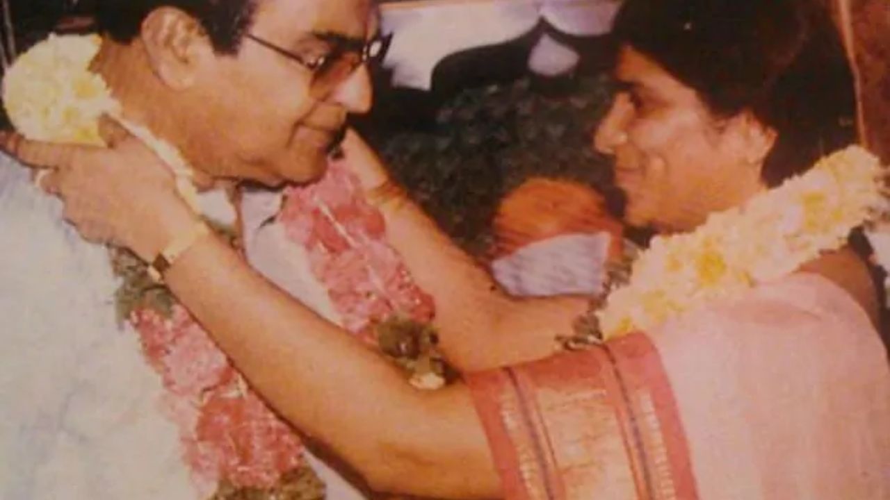 રાજકારણ અને પ્રેમની વાત કરવામાં આવે તો એન.ટી. રામરાવે 73 વર્ષની ઉંમરે 38 વર્ષની લક્ષ્મી પાર્વતી સાથે લગ્ન કર્યા.