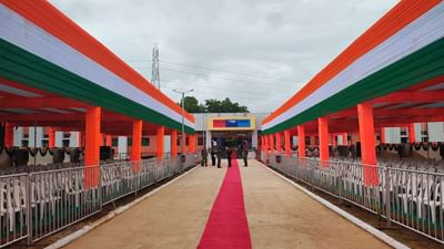 આણંદના નાવલીમાં  NCC લીડરશીપ એકેડમીનું નિર્માણ થયું છે, જેમાં પ્રથમ ફેઝ અંતર્ગત રૂપિયા 5 કરોડના ખર્ચે 200 કેડેટ્સ માટે આધુનિક નિવાસ તેમજ તાલીમની સુવિધાઓ વિકસિત કરવામાં આવી છે. બીજા ફેઝ અંતર્ગત રૂપિયા 25 કરોડના ખર્ચે સુવિધાઓ વિકસિત કરવામાં આવશે. બીજા ફેઝની કામગીરી પૂર્ણ થયા બાદ આ એકેડમીમાં 600 NCC કેડેટ્સ સામેલ થઇ શકશે. અહીં રૉક ક્લાઇમ્બિંગ વૉલ, અવરોધ માર્ગ, ફાયરિંગ રેન્જ, ડિજીટલ ક્લાસરૂમ્સ તેમજ ડ્રીલ ગ્રાઉન્ડની સુવિધાઓ ઉપલબ્ધ છે.  