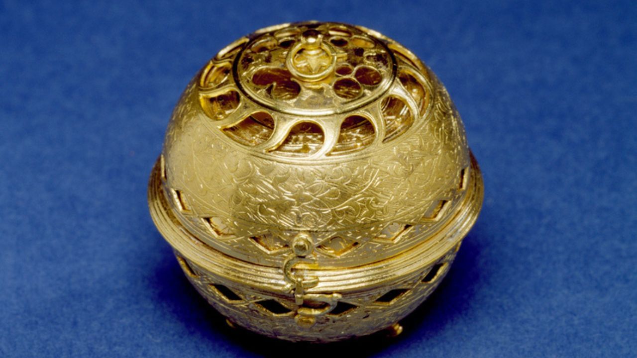 આ અમૂલ્ય ઘડિયાળ તાંબા અને સોનાની બનેલી હતી. વર્ષ 2014 માં 'એન્ટિક વીક મેગેઝિન' અનુસાર, તેની કિંમત 50 થી 80 મિલિયન ડોલર એટલે કે આશરે ₹381 થી ₹611 કરોડની વચ્ચે હતી.