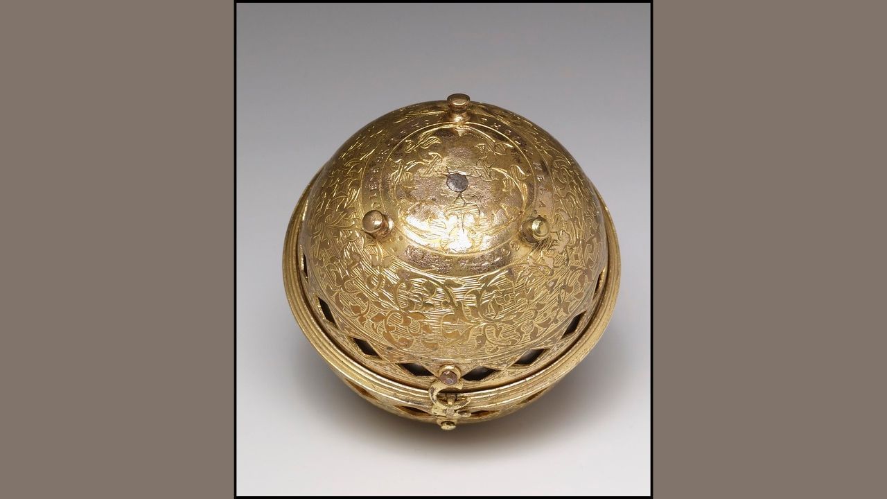 યુવાને ઘડિયાળને ઘણા વર્ષો સુધી પોતાની પાસે રાખી અને પછી તેને વેચી દીધી. આ ઘડિયાળ ઘણા લોકોના હાથમાં આવતી રહી પરંતુ વર્ષ 2002માં જ્યારે તે એક રિસર્ચર સુધી પહોંચી, ત્યારે તેની અસલ ઓળખ બહાર પડી.