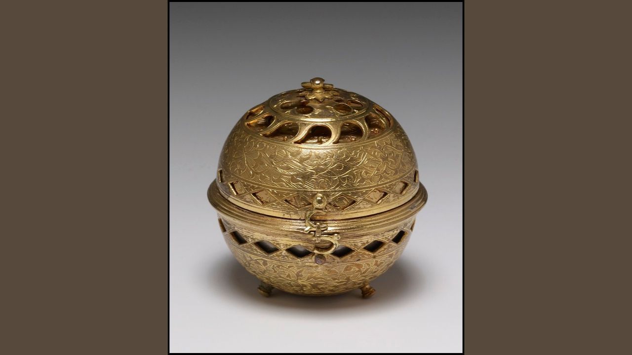 આ ઘડિયાળ ખૂબ જ નાની હતી અને તેને ખિસ્સામાં રાખી શકાતી હતી. નોંધનીય છે કે, આ ઘડિયાળને લોકો ગળામાં લટકાવીને પણ ફરતા હતા.