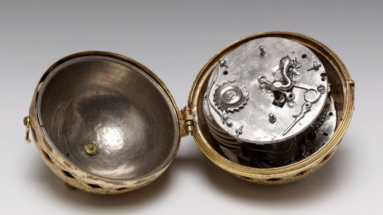 વર્ષ 1987માં, એક યુવાને લંડનના એક કબાડ માર્કેટમાંથી આ ઘડિયાળ માત્ર 10 પાઉન્ડ (લગભગ ₹947) માં ખરીદી હતી. શરૂઆતમાં, કોઈને ખબર નહોતી કે આ વિશ્વની પહેલી ઘડિયાળ છે.