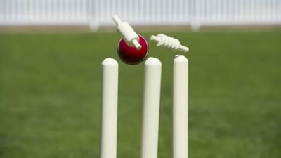 Cricket : રોમાંચક મેચમાં બેટ્સમેન 3 વખત રન આઉટ થતાં માંડ-માંડ બચ્યો - જુઓ Video