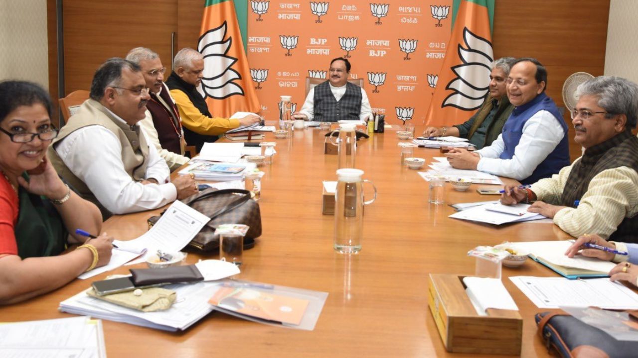 જોકે, આંધ્રપ્રદેશના વિભાજનના મુદ્દા પર કોંગ્રેસ સાથેના તેમના સંબંધોમાં ખટાશ આવી ગઈ હતી. તેમણે વિભાજનનો વિરોધ કર્યો હતો. આનાથી નારાજ થઈને, પુરંદેશ્વરીએ કોંગ્રેસમાંથી રાજીનામું આપી દીધું અને 7 માર્ચ 2014ના રોજ ભાજપમાં જોડાયા.