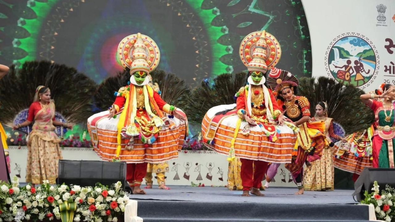 રાજ્ય સરકાર અને કેન્દ્ર સરકારના સહયોગથી અહીંના આદિવાસી સમુદાય માટે વિવિધ વિકાસ યોજનાઓ અમલમાં મુકવામાં આવી છે. તેમણે જણાવ્યું કે પ્રવાસીઓને યોગ્ય માહોલ અને સ્થાનિકોને રોજગારી મળે તે માટે સતત પ્રયત્નો થઇ રહ્યા છે.