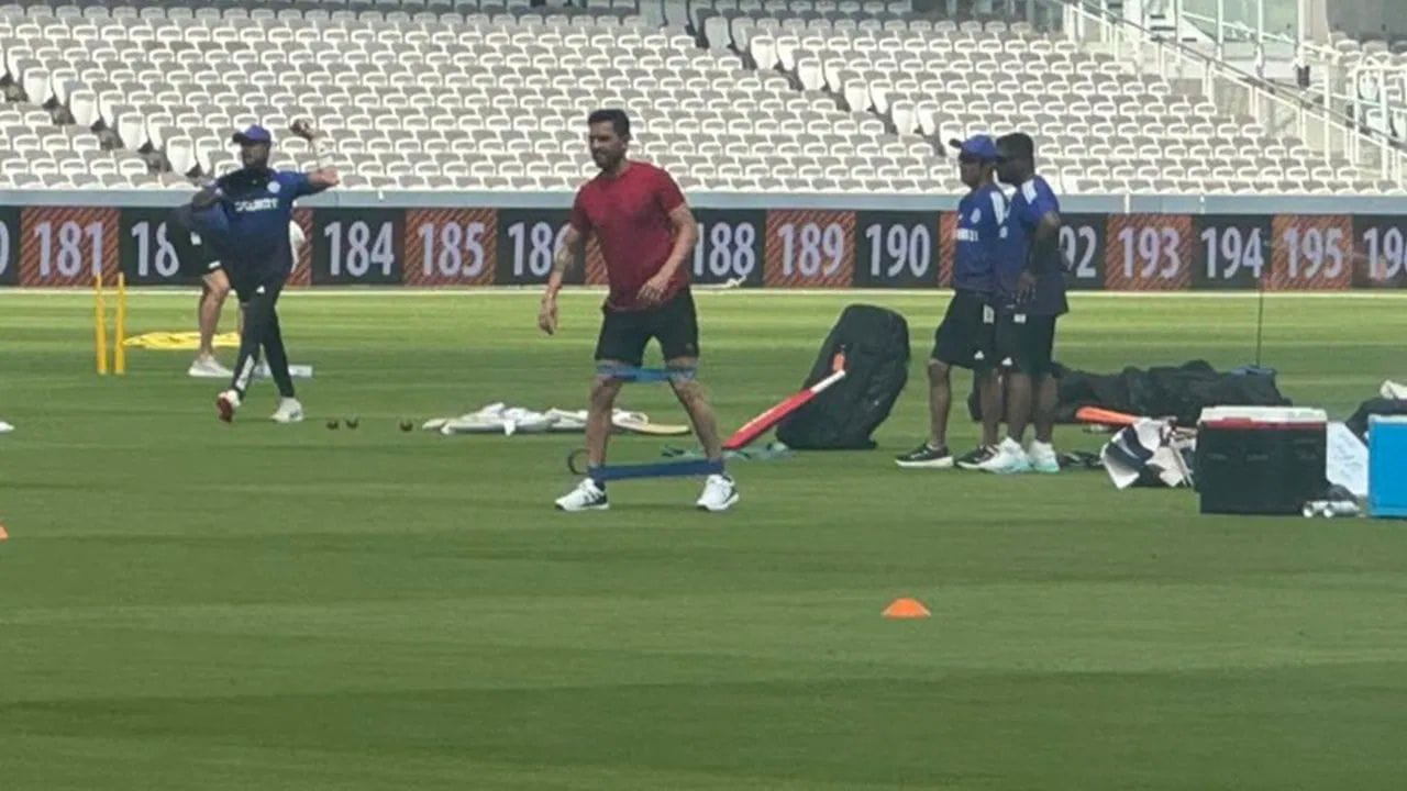 દીપક ચહર ઈંગ્લેન્ડ સામેની ટેસ્ટ સીરિઝ માટેની ટીમમાં નથી, પરંતુ તેને લોર્ડ્સમાં પ્રેક્ટિસ કરવાની તક આપવામાં આવી હતી. આ ખેલાડી ટીમ ઈન્ડિયાના ખેલાડીઓ સાથે સ્ટ્રેચિંગ કરતો જોવા મળ્યો હતો.