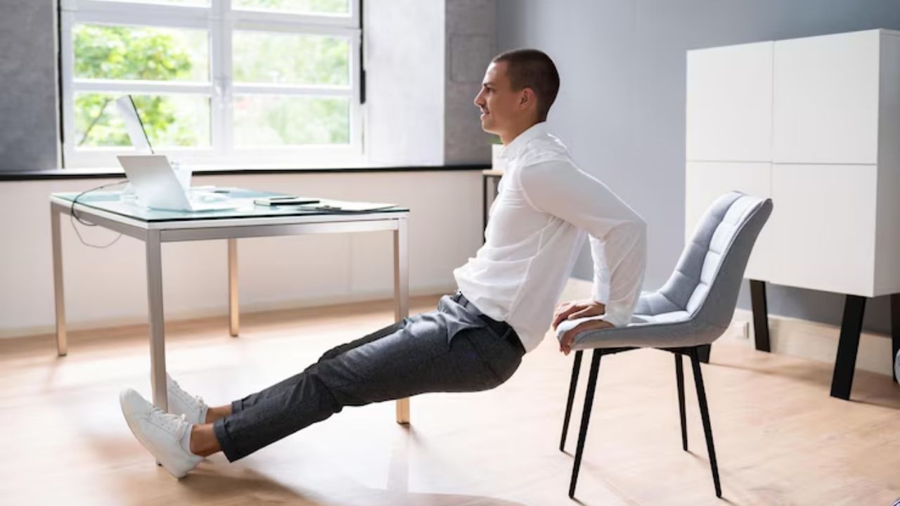 આ સ્ટ્રેચિંગ શા માટે જરૂરી છે? : શરીરની જડતા દૂર કરવા માટે જરુરી  છે. તેમજ રક્ત પરિભ્રમણ સુધરે છે. આ ઉપરાંત વારંવાર થાક લાગતો હોય તો તેમાં પણ મદદ થાય છે. પીઠ અને ગરદનના દુખાવામાં રાહત આપે છે. આ ઉપરાંત ફોકસ વધારવામાં મદદ કરે છે.  