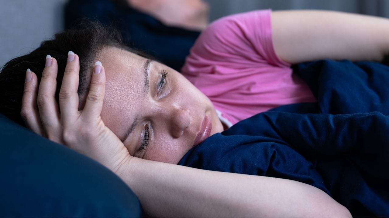 અપોલો હોસ્પિટલ, નોઇડાના ડાયાબિટીસ, થાઇરોઇડ અને હોર્મોન વિશેષજ્ઞ ડૉ. બી.કે. રાય જણાવે છે કે વારંવાર પેશાબ લાગવી શરીર માટે નુકસાનીકારક સાબિત થઈ શકે છે. ખાસ કરીને જ્યારે પેશાબની આ આદત ઊંઘમાં વિક્ષેપ લાવે અથવા સામાન્ય જીવનને અસર કરે ત્યારે તાત્કાલિક તપાસ કરાવવી જરૂરી બને છે.