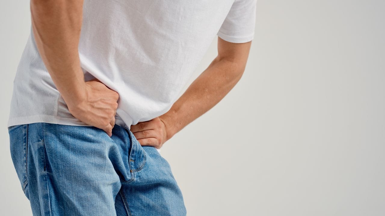 પ્રોસ્ટેટની સમસ્યા: પુરુષોમાં પ્રોસ્ટેટ ગ્રંથિ વધે ત્યારે યુરિન પાથમાં અવરોધ ઊભો થાય છે, જે પેશાબ અધૂરો રહી જાય એવી ફીલિંગ લાવે છે.