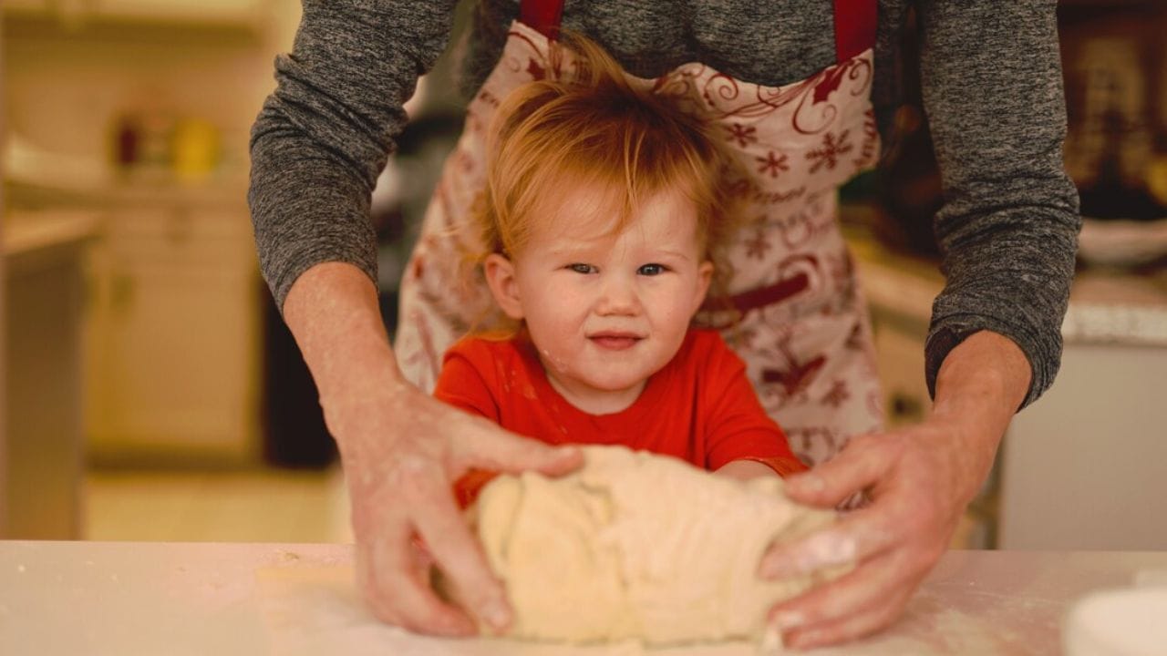 આ કંપનીમાં કામ કરતી 100 થી વધુ વરિષ્ઠ મહિલાઓ પાસે જીવનનો ઊંડો અનુભવ છે, જેના આધારે તેઓ દરેક કામને સમજદારીથી અને જવાબદારીથી સંભાળે છે.