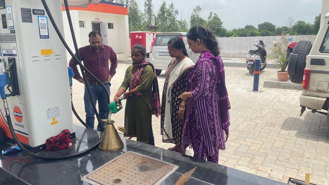 Gujarat Petrol Pump Raids 16 Stations Fined for Irregularities (2)