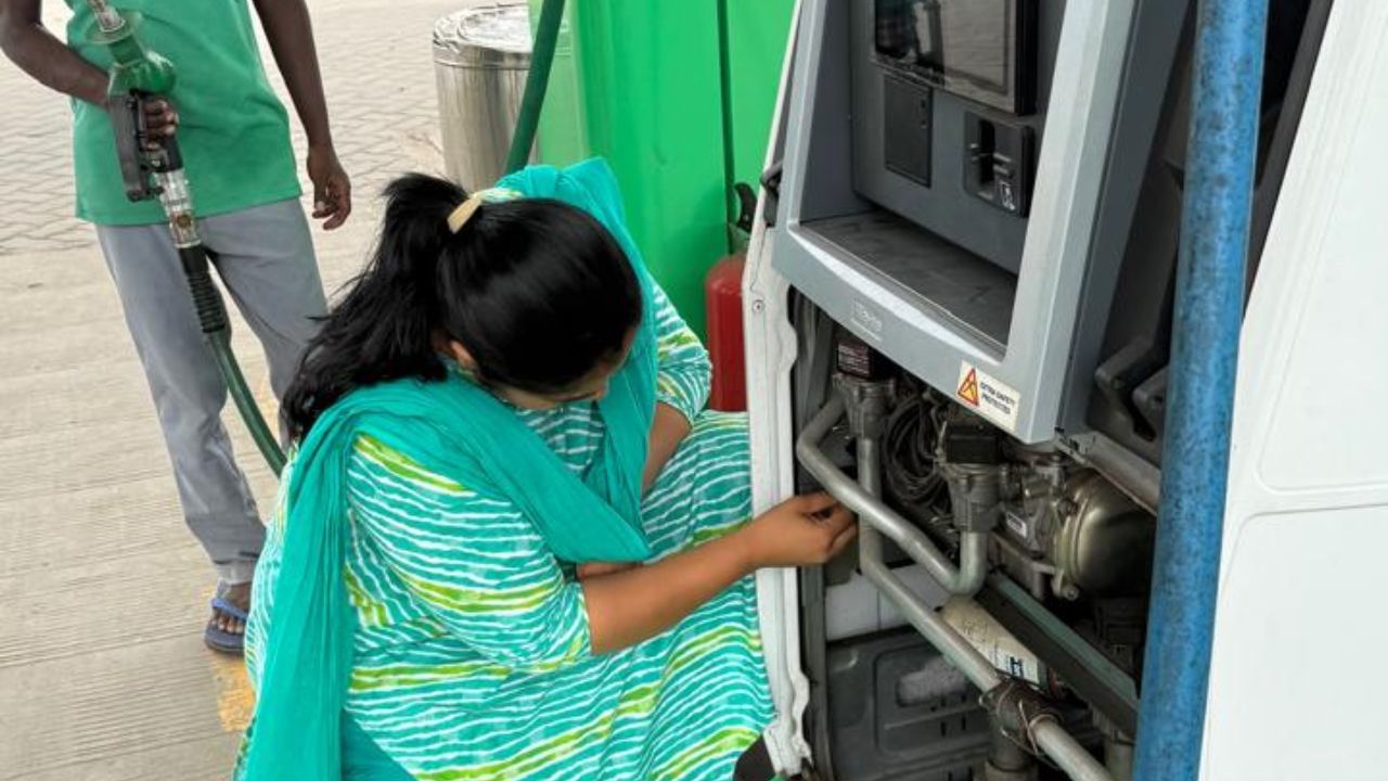 Gujarat Petrol Pump Raids 16 Stations Fined for Irregularities (3)