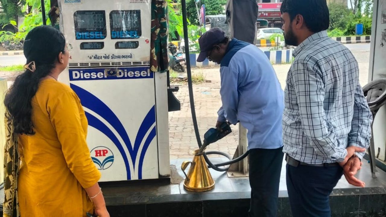 Gujarat Petrol Pump Raids 16 Stations Fined for Irregularities (4)