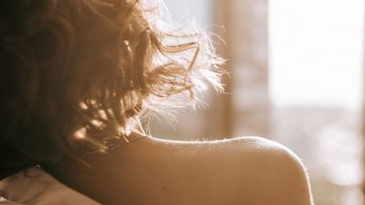 જો તમારા મનમાં પણ પીરિયડ્સ દરમિયાન શારીરિક સંબંધને લઈ કોઈ પ્રશ્નો હોય, તો તમારે ગાયનેકોલોજિસ્ટની આ વાત જરુર માનવી જોઈએ. પીરિયડ્સ દરમિયાન શારીરિક સંબંધ મહિલાઓના સ્વાસ્થ્ય માટે કેમ હાનિકારક હોઈ શકે છે. જાણો વિસ્તારથી