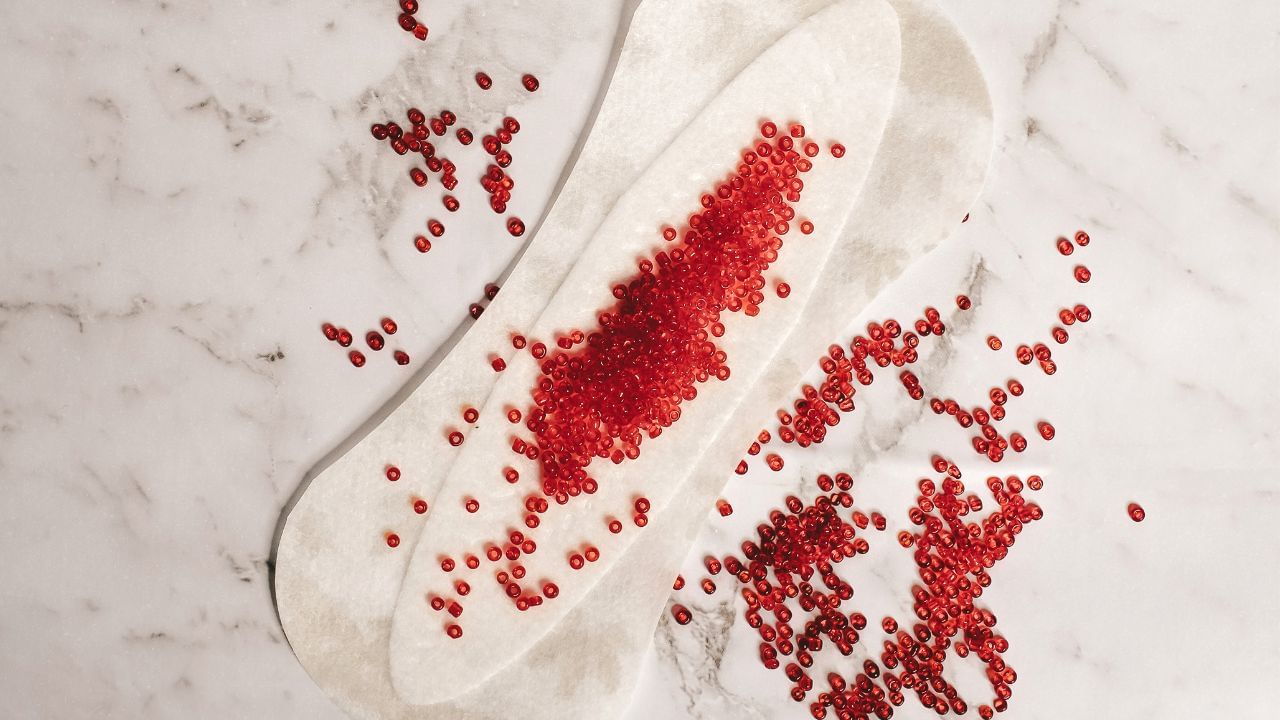 પરંતુ, જો તમે પીરિયડ્સ દરમિયાન કોઈપણ પ્રકારના ચેપથી બચવા માંગતા હો, તો શારીરિક સંબંધ બાંધવો સલામત નથી. ખાસ કરીને, જો તમારા જીવનસાથીને કોઈપણ પ્રકારનો ચેપ અથવા STI હોય, તો આવી વ્યક્તિથી અંતર જાળવવું તમારા સ્વાસ્થ્ય માટે ફાયદાકારક બની શકે છે.