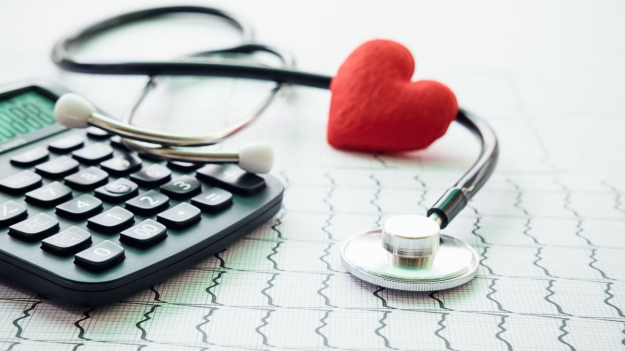  35 વર્ષ બાદ મહિલાઓને હાઈ બ્લડ પ્રેશર અને ટાઈપ 2 ડાયાબિટિસનો ખતરો વધી જાય છે. આ માટે દર 6 મહિને કે પછી વર્ષમાં એક વખત બ્લડ પ્રેશર ચેક તેમજ ફાસ્ટિંગ,પીપી બ્લડ શુગર ટેસ્ટ કરાવવો જરુરી છે.