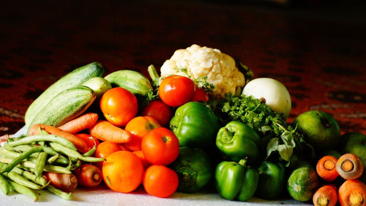 નોંધ : અહીં આપવામાં આવેલી માહિતી ફક્ત આપની જાણકારી માટે છે. કોઈ પણ ઈલાજ કરતાં પહેલા કે,અમલમાં લેતા પહેલા નિષ્ણાતોની સલાહ લેવી જરુરી છે. ( all photo:canva)