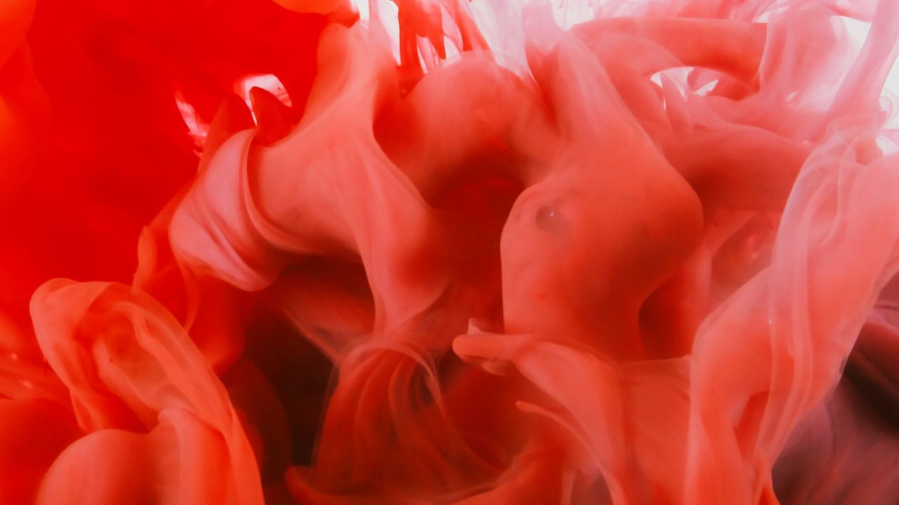 જો પીરિયડ્સ વગર બ્લીડિંગ થવું તેનાથી મહિલાઓ ડરી જાય છે. તેને સમજાતું નથી કે, આ શું થઈ રહ્યું છે. જો તમને પણ ક્યારેય પીરિયડ્સ વગર બ્લીડિંગ થઈ રહ્યું છે તો આજે આપણે આના વિશે વિસ્તારથી જાણીએ. આ થવા પાછળનું કારણ શું છે?