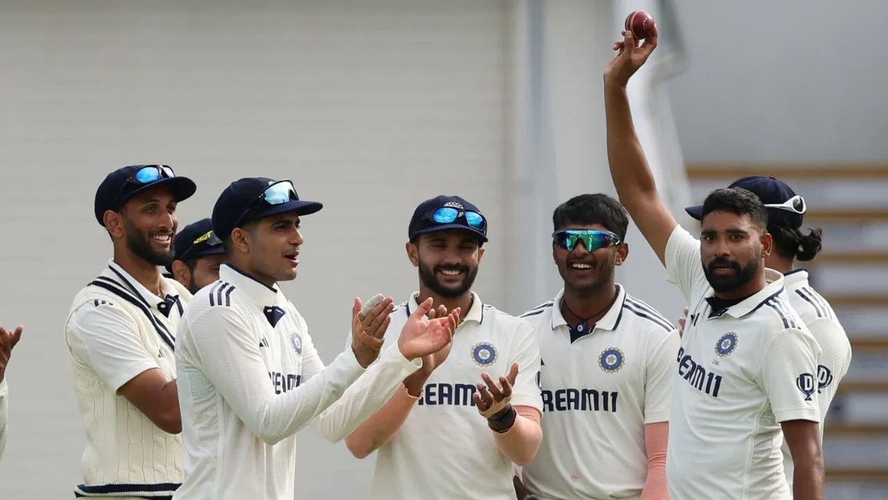 ટીમ ઈન્ડિયા હાલમાં ખેલાડીઓની ઈજાઓની સમસ્યાથી પરેશાન છે, તેથી પ્લેઈંગ 11માં ફેરફાર નિશ્ચિત છે. આ બધા વચ્ચે, મોહમ્મદ સિરાજે એક સ્ટાર ખેલાડીના રમવાની પુષ્ટિ કરી છે.