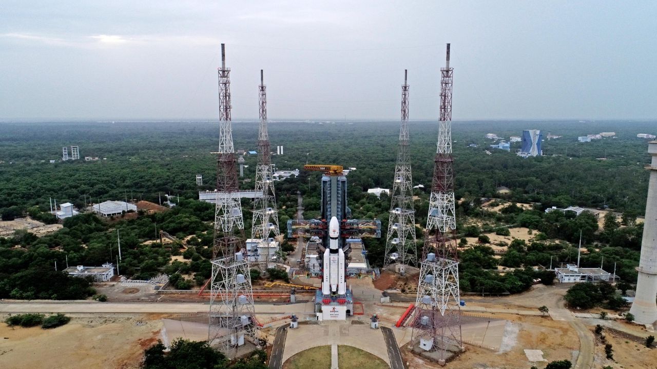 ISRO ના 70% કાર્યક્રમ હવે કોમ્યુનિકેશન, નેવિગેશન અને રિમોટ સેન્સિંગ પર કેન્દ્રિત છે. ચંદ્રયાન 5,મેન ઓન મેન ગગનયાન અને વીનસ ઑર્બિટ મિશન 2026 સુધીમાં પૂર્ણ થશે.