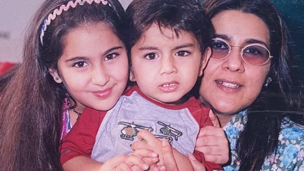 ઇબ્રાહિમની પર્સનલ લાઈફ પણ ખુબ ચર્ચામાં રહે છે. પલક તિવારી સાથેના તેના સંબંધો વિશે પણ ચર્ચામાં આવ્યો હતો.