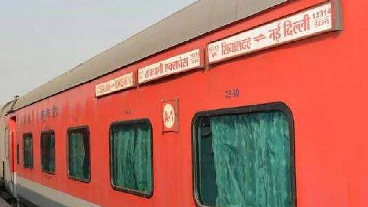 56,993 કરોડ રૂપિયાની સબસિડી ટિકિટ સસ્તી બનાવે છે, જેથી ગરીબથી લઈને અમીર સુધીના લોકો મુસાફરી કરી શકે. આ રેલવે વિચારસરણીને પ્રતિબિંબિત કરે છે. 