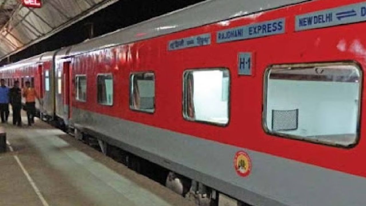 જેમ જેમ નવી ટ્રેનો આવશે તેમ તેમ કમાણી વધશે, પરંતુ KSR બેંગલુરુ રાજધાની હજુ પણ ટોચ પર છે. ભવિષ્યમાં, વધુ રૂટ તેની બરાબરી કરી શકે છે, શું તમને લાગે છે કે આ ટ્રેન લાંબા સમય સુધી નંબર વન રહેશે?