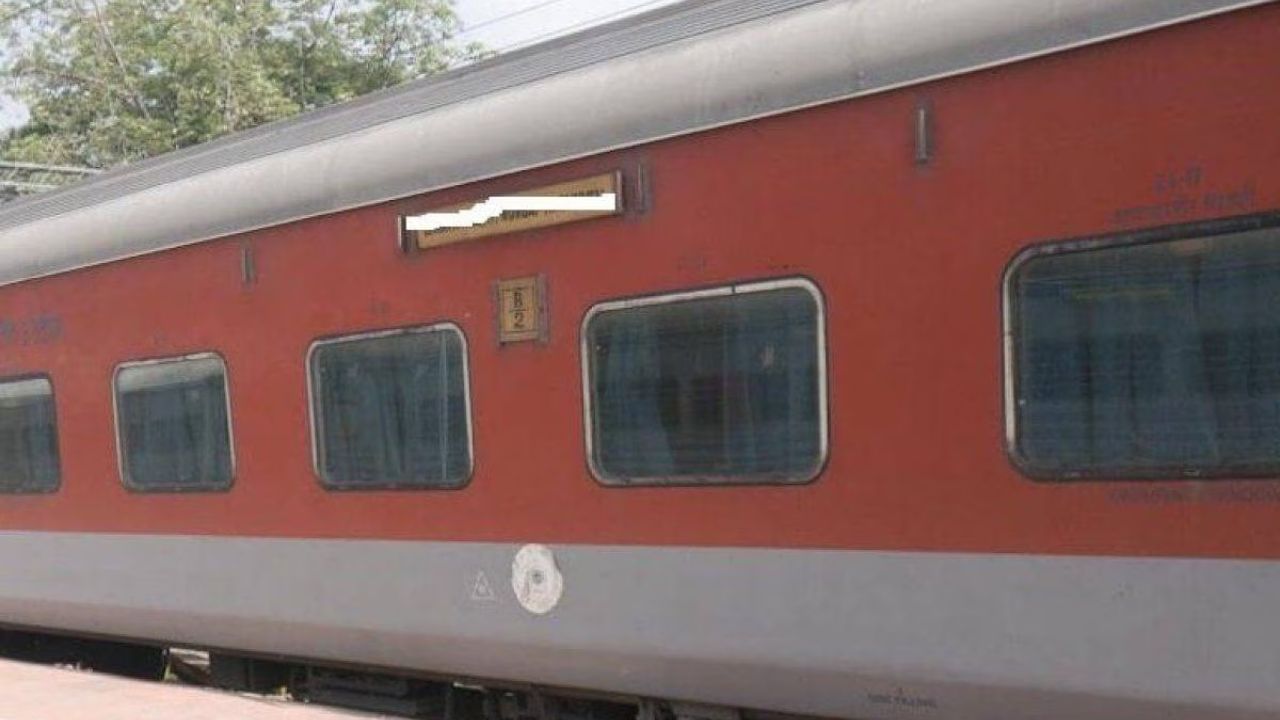 આ ટ્રેને 2022-23 માં 5,09,510 મુસાફરોને તેમના ગંતવ્ય સ્થાન પર પહોંચાડ્યા, જે તેની લોકપ્રિયતા દર્શાવે છે. આ રૂટ પર ઘણા લોકો મુસાફરી કરે છે, શું તમે પણ આ ટ્રેન દ્વારા ગયા છો?