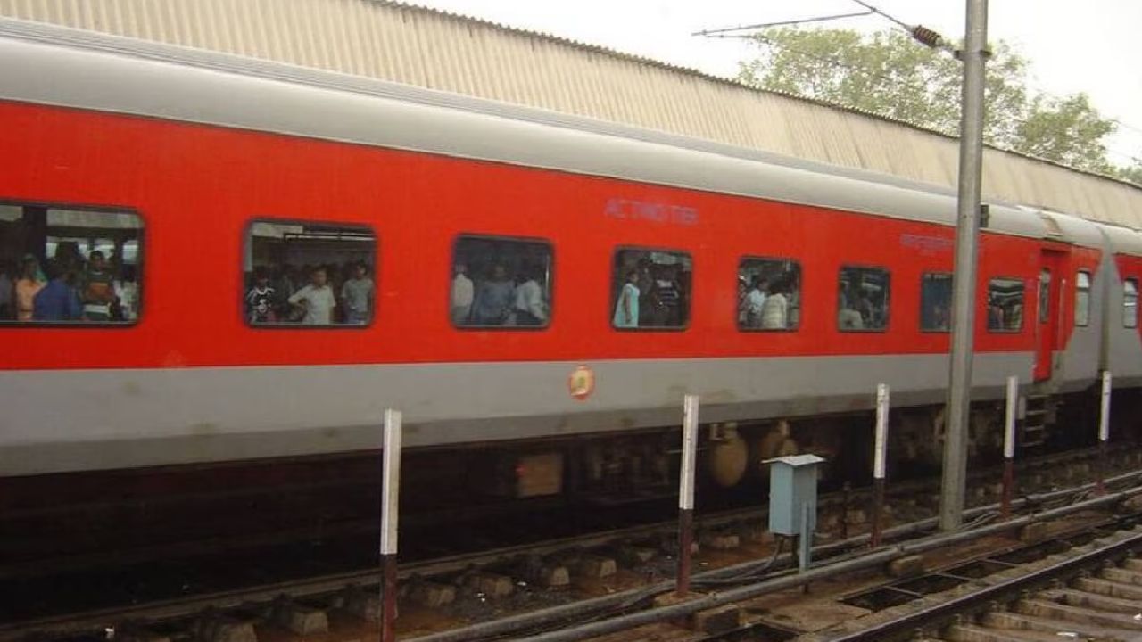 હઝરત નિઝામુદ્દીનથી બેંગલુરુ સિટી જંકશન સુધીનો આ રૂટ આટલો નફાકારક કેમ છે? કારણ કે તે શહેરોને જોડે છે અને લોકો તેને પસંદ કરે છે. શું તમને લાગે છે કે લાંબા અંતર અને સુવિધા તેને ખાસ બનાવે છે?