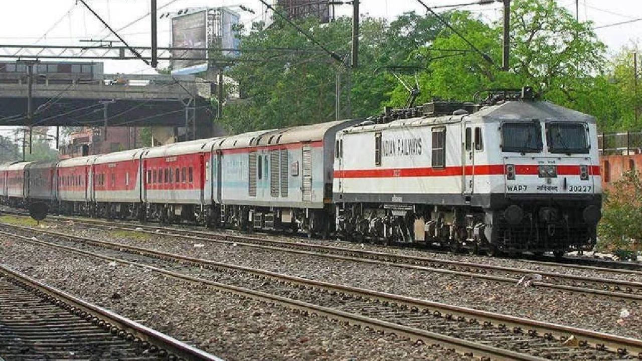 અન્ય રાજધાની એક્સપ્રેસ પણ રેલવે આવકમાં મોટી ભૂમિકા ભજવે છે, જે દેશની અર્થવ્યવસ્થાને મજબૂત બનાવે છે. આ ટ્રેનો પણ લાખો રૂપિયા કમાય છે, જે ગર્વની વાત છે.