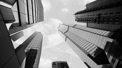 દેશમાં અમીર લોકોની કોઈ કમી નથી. કેટલાક શહેરો એવા છે જ્યાં લોકો વૈભવી ઘરો પર ઘણા પૈસા ખર્ચીને પોતાની સંપત્તિ બતાવી રહ્યા છે. તાજેતરના એક અહેવાલ મુજબ, આ વર્ષે માત્ર 6 મહિનામાં જ વૈભવી ઘરોની ખરીદીમાં 85 ટકા સુધીનો ઉછાળો આવ્યો છે અને રસપ્રદ વાત એ છે કે દેશના માત્ર 7 શહેરોમાં 7000 મોંઘા ઘરો વેચાયા છે.