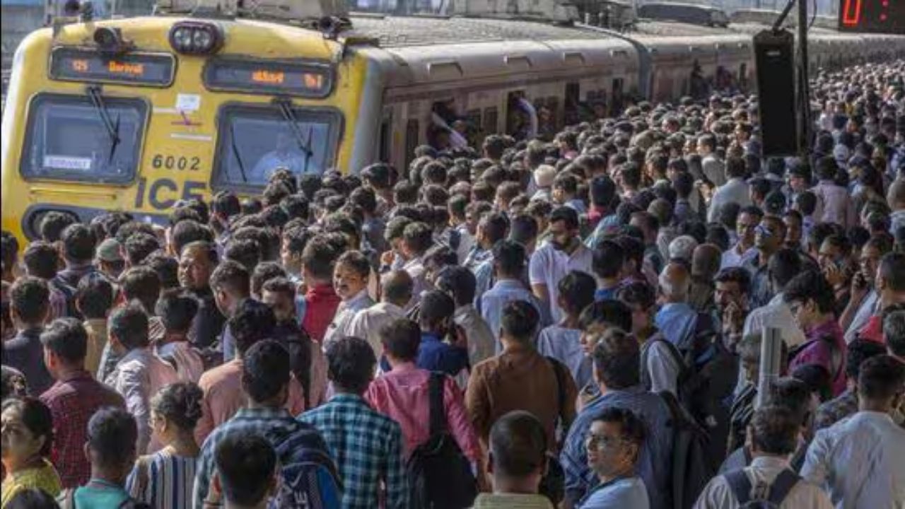 નવી પાઇલટ યોજના અનુસાર હવે અનારક્ષિત એટલે કે જનરલ કોચ માટે ફક્ત 150 ટિકિટ જ જાહેર કરવામાં આવશે. હાલમાં આ નવી વ્યવસ્થા નવી દિલ્હી રેલવે સ્ટેશન પર અજમાવવામાં આવી રહી છે. જો આ સફળ રહે તો દેશભરમાં આ નિયમ લાગુ કરવામાં આવશે.