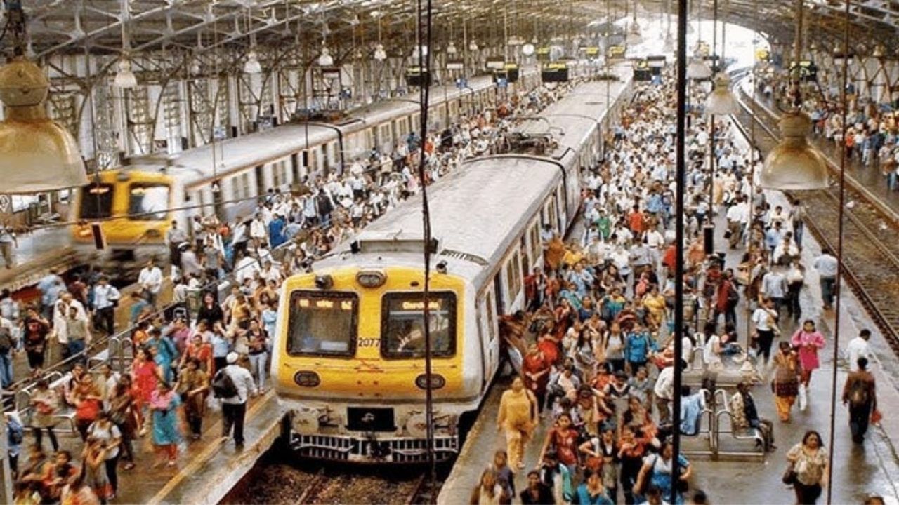 નવા નિયમો હેઠળ હવે એસી કોચ માટે માત્ર 60% અને સ્લીપર કોચ માટે 30% બેઠકોના આધારે જ વેટિંગ ટિકિટ આપવામાં આવશે. આ પગલાં ટ્રેન અને પ્લેટફોર્મ પરની ભીડ ઘટાડવામાં મદદરૂપ બનશે.