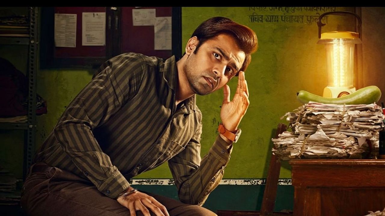 2020માં, તેઓ 'પંચાયત સીઝન 1' માં સચિવ તરીકે જોવા મળ્યો અને પોતાના અભિનયથી લાખો ચાહકોના દિલમાં ખાસ સ્થાન બનાવ્યું છે.તેમણે અનેક પ્રકારની ફિલ્મોમાં કામ કરીને પોતાની એક અનોખી ઓળખ બનાવી છે.
